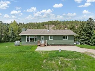 Cozy Creekside Cabin - Rapid City - 4