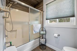 Cozy Creekside Cabin - Rapid City - 1