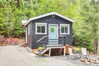 Hike and Fish Mountain Getaway in Avery! - - 0