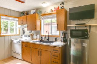 Hike and Fish Mountain Getaway in Avery! - - 2