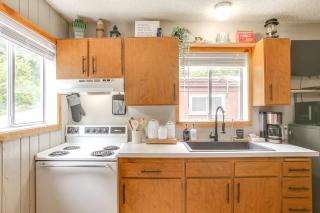 Hike and Fish Mountain Getaway in Avery! - - 1
