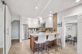 Charming Getaway 1 Block from Beach - 9