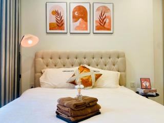 Elegant Apartment 1BR - Soft Queen Bed & Zen Garden, SA5 Vinhomes Smart, Ha Noi - Mochie Homestay - Phú Thú - 6