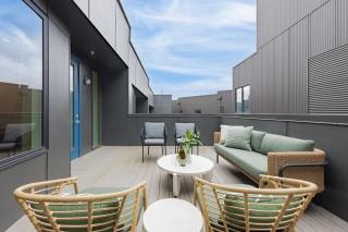 Sleeps 24 2 Units Near DT Nashville Outrider by AvantStay - 0