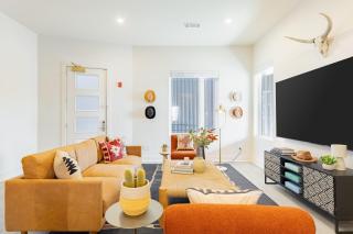 Sleeps 24 2 Units Near DT Nashville Outrider by AvantStay - 8
