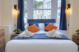 Signature Coastal Suites by Parydise Properties - Twin Bright & Chic Apartments - Designed for Business & Leisure Stays - 3