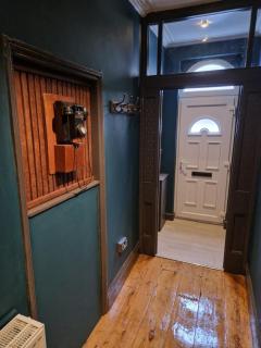 The BERRELL - a beautiful, bijoux 2-bed, 1min walk to Beach & 5min to Tower - Children from 11y, No Stag or Hen - Blackpool - 5