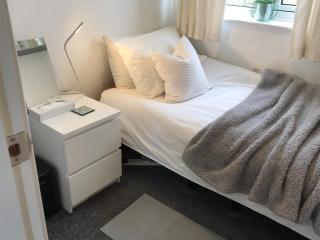 fAiRy DeLL Flatlet - Oakenshaw - 4