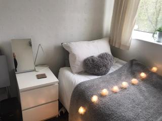 fAiRy DeLL Flatlet - Oakenshaw - 7