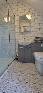 Sands House - luxury modern studios with secure parking in Epsom, Surrey - Epsom - 3