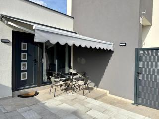 Modern apartment with jacuzzi - 7