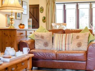 3 Bed in Coombe Keynes DC029 - Wool - 4