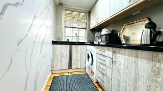 2 Bedroom Apartment Facing Garden by Ali - Londra - 1