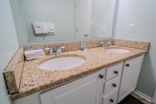 Meridian Plaza 307! Third Floor Ocean Views! Sleeps 4! - Myrtle Beach - 8