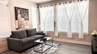 Charming 2-Bed Apt w-Huge Pool & Gym - Austin - 5