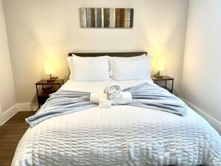 Charming 2-Bed Apt w-Huge Pool & Gym - Austin - 3