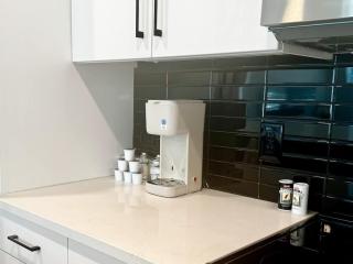Charming 2-Bed Apt w-Huge Pool & Gym - Austin - 1