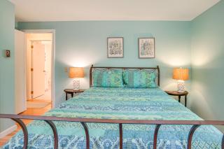 half Mi to Cooks Brook Beach Cape Code Gem with Deck - 2