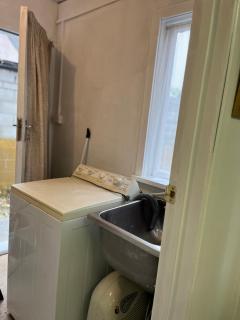 Retro cosy unit with lake views and patio walk to town - 1