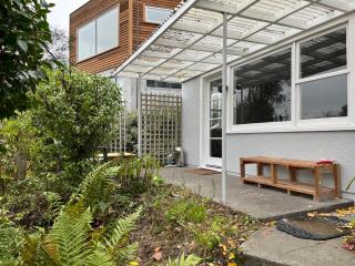 Retro cosy unit with lake views and patio walk to town - Queenstown - 8