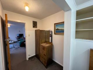Retro cosy unit with lake views and patio walk to town - Queenstown - 6