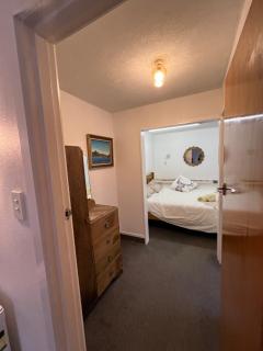 Retro cosy unit with lake views and patio walk to town - Queenstown - 2