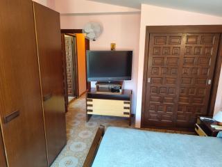 Precioso chalet con gran algarrobo y piscina privada - 1