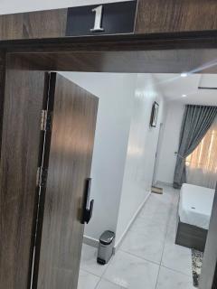 Flat 2 Modern 3BR En-suite Flat in Kaura Abuja - 1