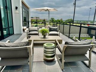 Luxury Resort-Style Apt Pool - Austin - 9