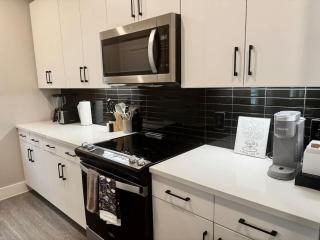 Luxury Resort-Style Apt Pool - Austin - 8