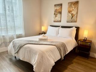 Luxury Resort-Style Apt Pool - Austin - 6