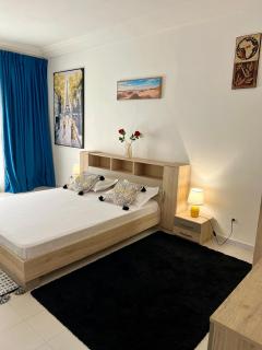 Maison Dhôtes Avec Chambres et Salle de Bain privée, Espace À Partager Couloir et Et Cuisine Pour Un Séjour Convivial aux Ngor Alemadie - Dakar - 5