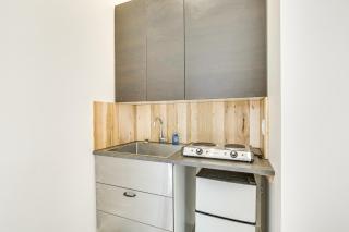 Walk to Shops and Eats Sleek Portland Studio! - Portland - 4