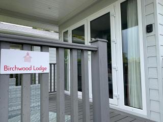 The Boatyard Glamping Lodges-Birchwood & Fairline Lodges - 6