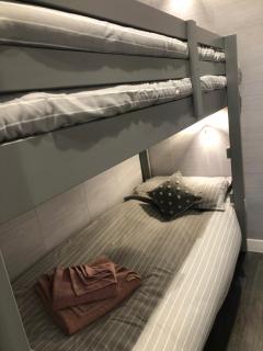 The Boatyard Glamping Lodges-Birchwood Lodge - Killyhevlin - 5