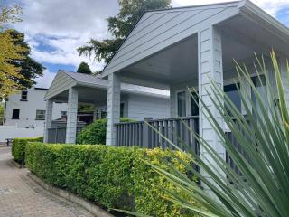 The Boatyard Glamping Lodges-Birchwood & Fairline Lodges - 7