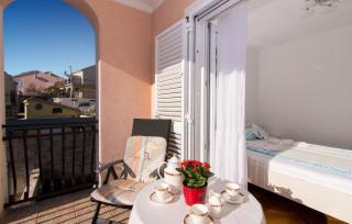 Lovely Apartment In Okrug Gornji - 6