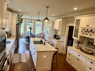 6BR Modern Farmhouse Retreat - Franklin - 9