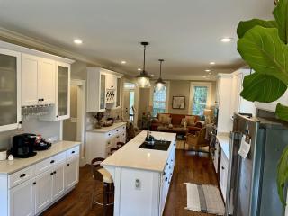 6BR Modern Farmhouse Retreat - Franklin - 8