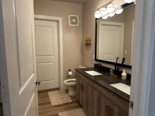 Upscale 2 Bed Apt Pool & Gym - Austin - 6