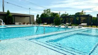 Upscale 2 Bed Apt Pool & Gym - Austin - 3