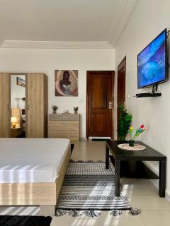 Maison Dhôtes Avec Chambres et Salle de Bain privée, Espace À Partager Couloir et Et Cuisine Pour Un Séjour Convivial aux Ngor Alemadie - Dakar - 8
