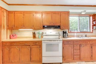 4 Mi to Gordon Lake Cozy Retreat in Glidden! - - 4