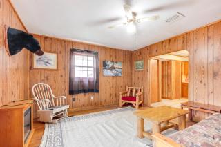 4 Mi to Gordon Lake Cozy Retreat in Glidden! - - 2