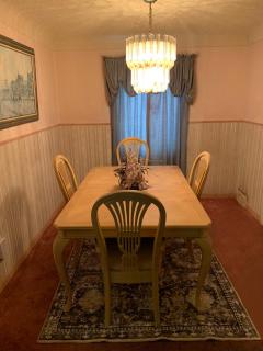 Beautiful, Cozy Stay in Oak Park, Queen Bedroom, Work Setup & Backyard Grill - Oak Park - 2