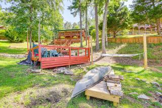 Lakefront Sparta Cottage with Decks and Boat Dock - Sparta - 9