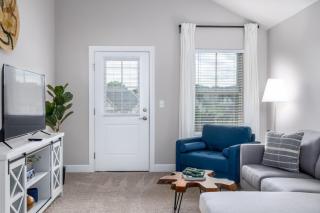The Pondview Penthouse King Bed Balcony Wd - Westerville - 5