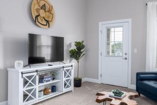 The Pondview Penthouse King Bed Balcony Wd - Westerville - 7