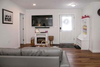 Blue Bungalow - - 6