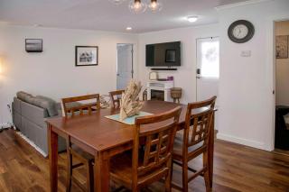 Blue Bungalow - - 4